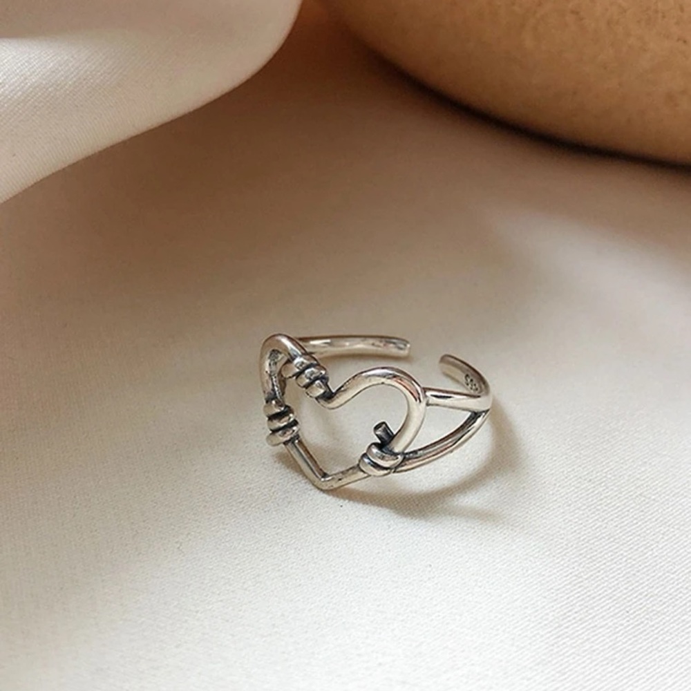 Barbed heart ring